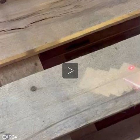 Schmutz von Holz entfernen