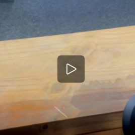 Entfernen der Holzimprägnierung und Vorbereiteten für den Neuanstrich